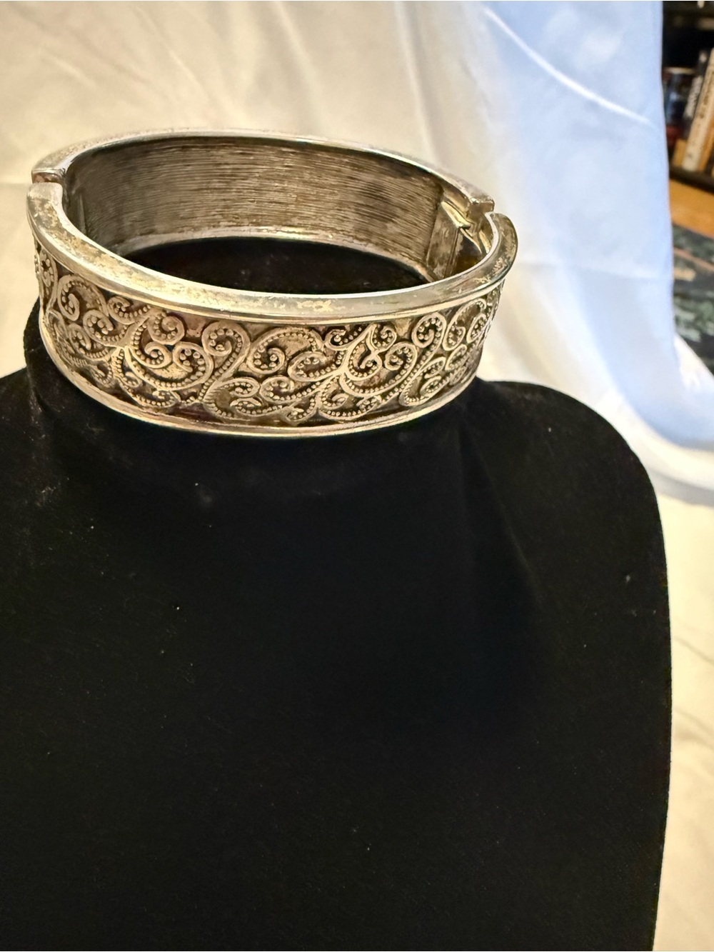 Vintage 1970s NAPIER Antiqued Silver-Tone Openwork Hinged Bangle Bracelet